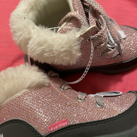Ever play , cute sparkly pink shoes , for rain or snow - Picture 5 of 8